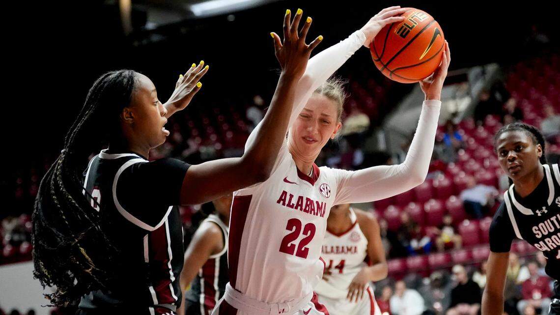 South Carolina forward Joyce Edwards (8) defends a drive by Alabama guard Karly Weathers (22) Thursday, Jan. 16, 2025, at Coleman Coliseum in Tuscaloosa, Alabama.