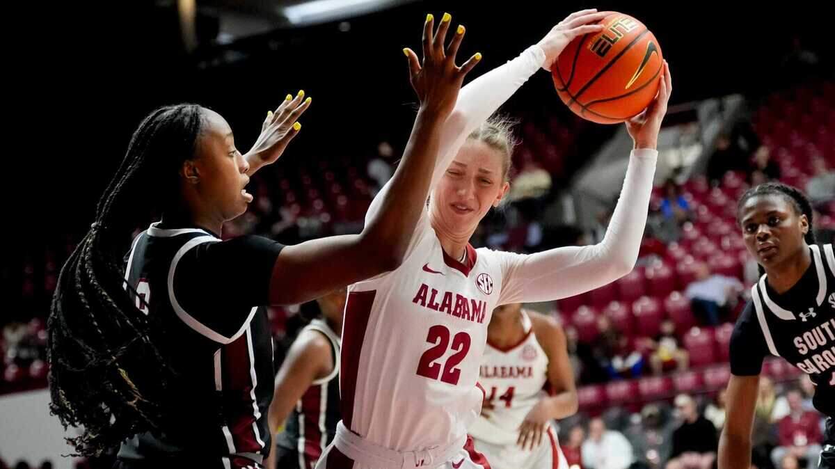 South Carolina forward Joyce Edwards (8) defends a drive by Alabama guard Karly Weathers (22) Thursday, Jan. 16, 2025, at Coleman Coliseum in Tuscaloosa, Alabama.