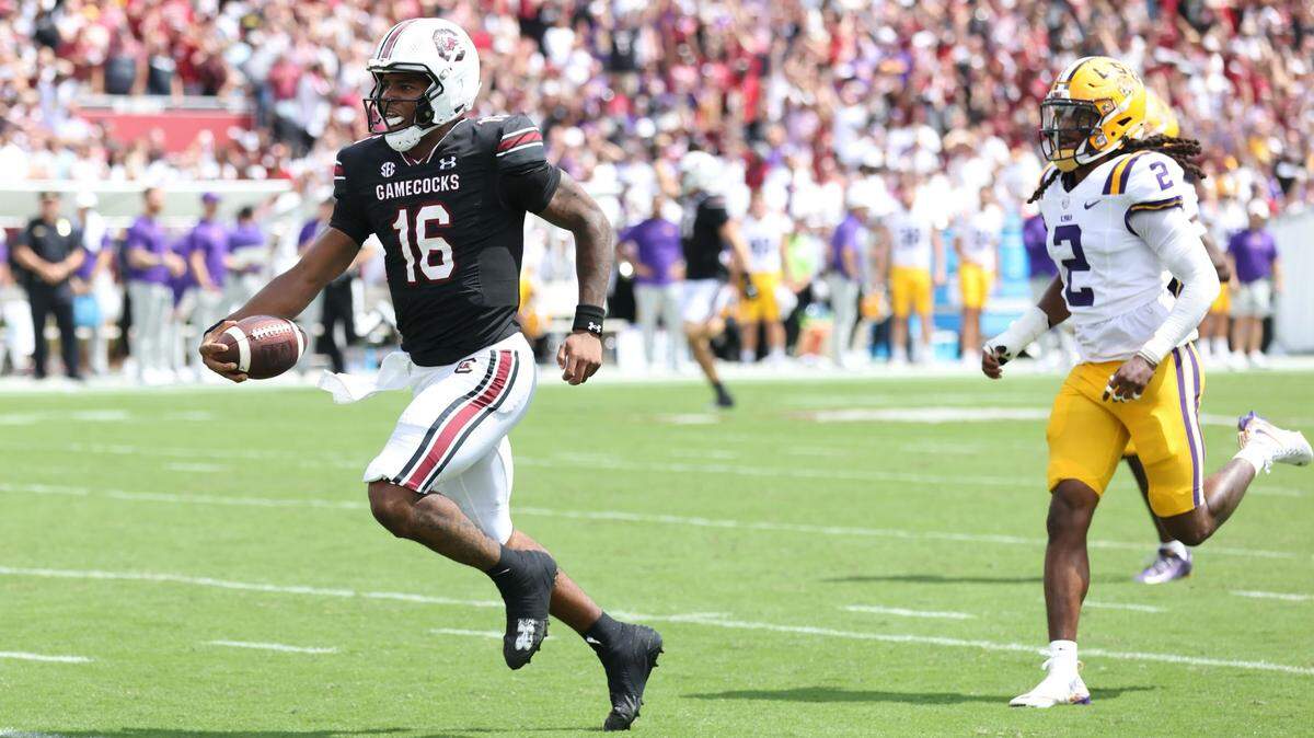 LaNorris Sellers runs for a touchdown Saturday against LSU.