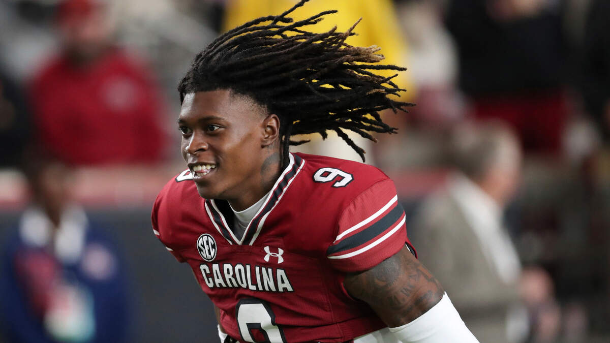 South Carolina defensive back Cam Smith (9)