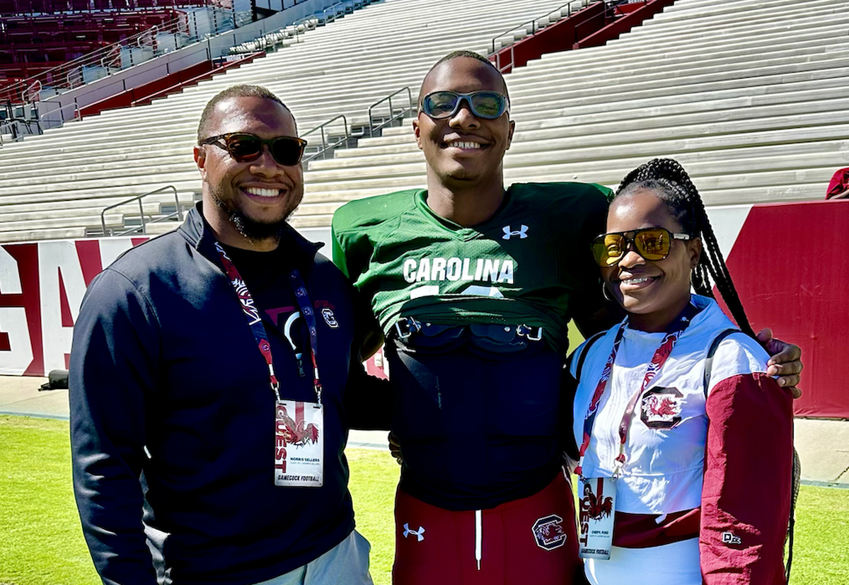 South Carolina QB LaNorris Sellers with his dad, Norris (Left) and his mom, Cheryl Ford (Right).