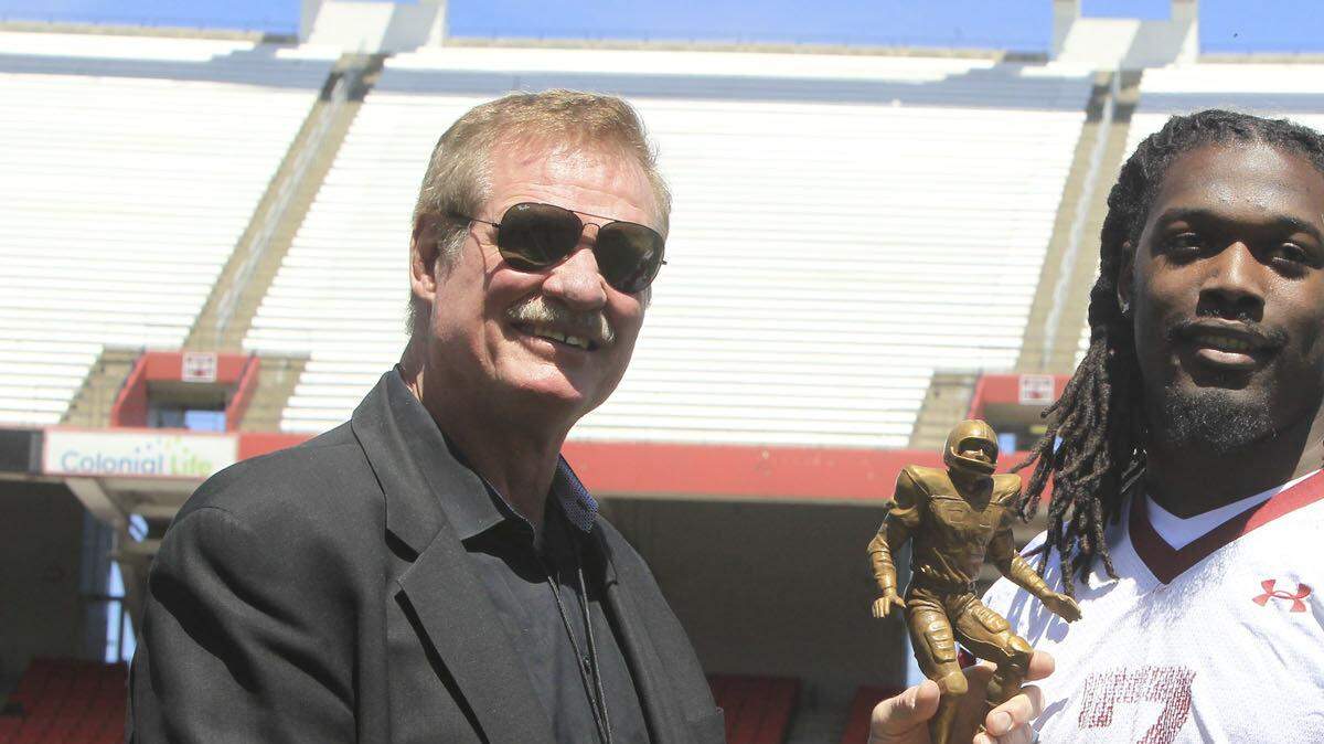 Last year, Jadeveon Clowney won the 2012 Ted Hendricks Award, given to the nation's top defensive end. Clowney received the honor from Hendricks himself during the spring game.