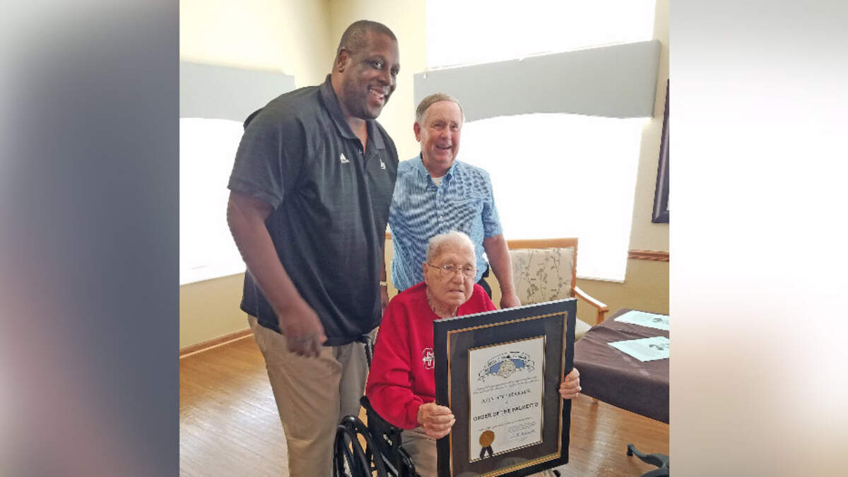 Cy Szakacsi with former player Xavier McDaniel and statistician Jack Haynes.