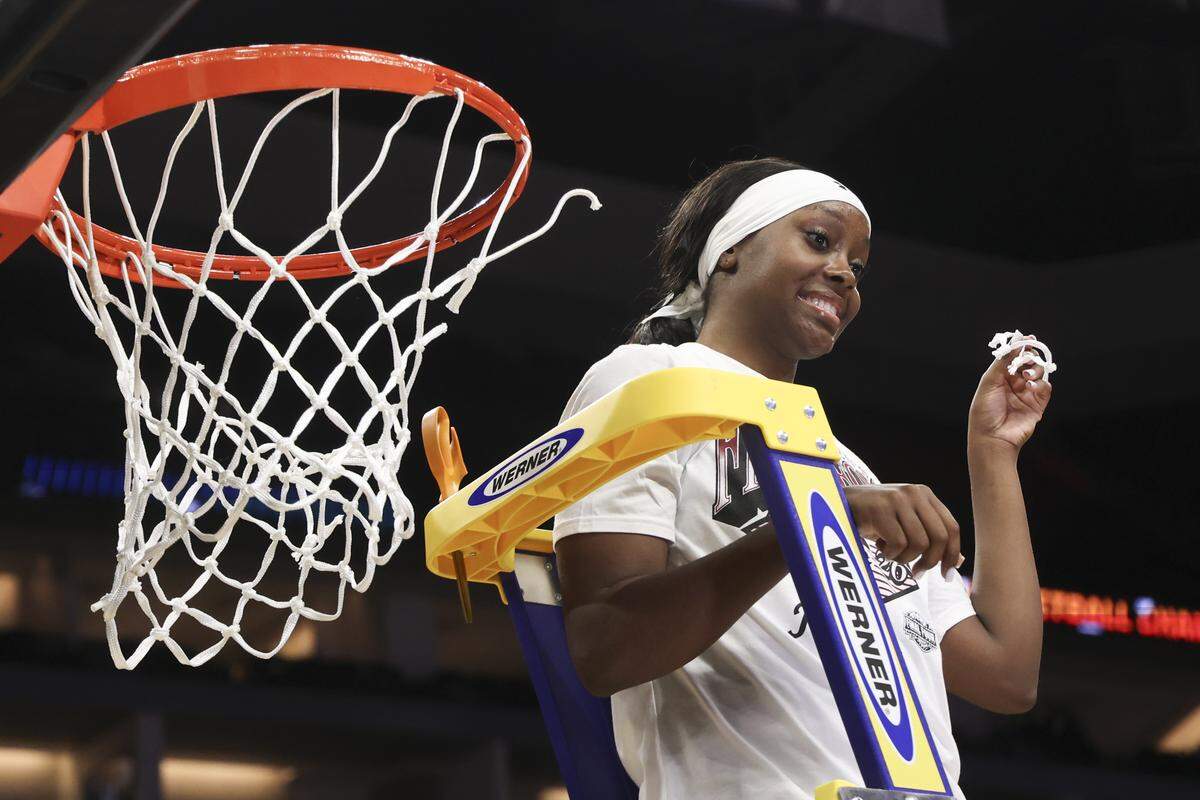 South Carolina's Raven Johnson (25) celebrates the Gamecocks Elite Eight win over TCU on Monday, March 30, 2026 in Sacramento, Calif. The University of South Carolina advances to the NCAA Tournament Final Four.