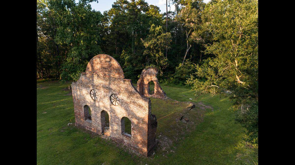 This is what the 1754 Pon Pon Chapel of Ease ruins looked like before the collapse in 2020. The site is about 35 miles west of Charleston, South Carolina.