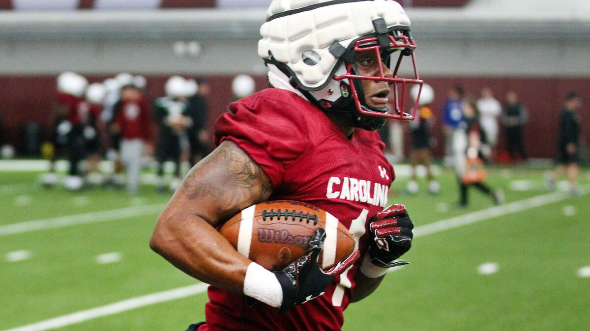 South Carolina running back MarShawn Lloyd practices Thursday, March 17, 2022.