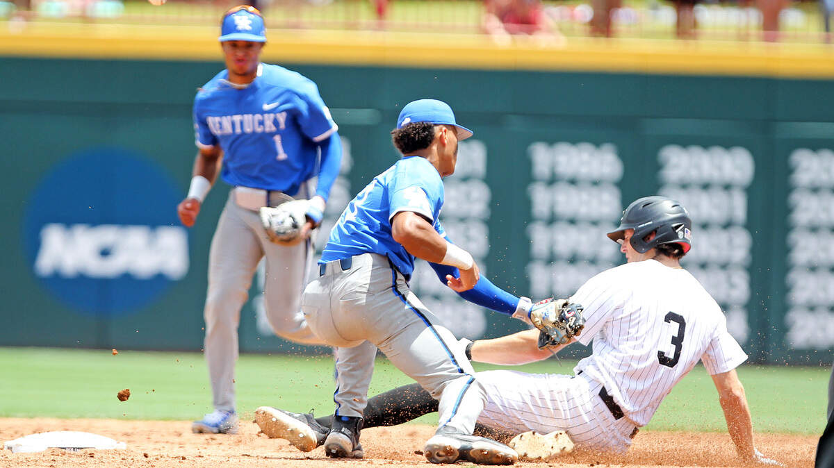 South Carolina’s Braylen Wimmer steals second based during Saturday’s game against Kentucky at Founders Park.