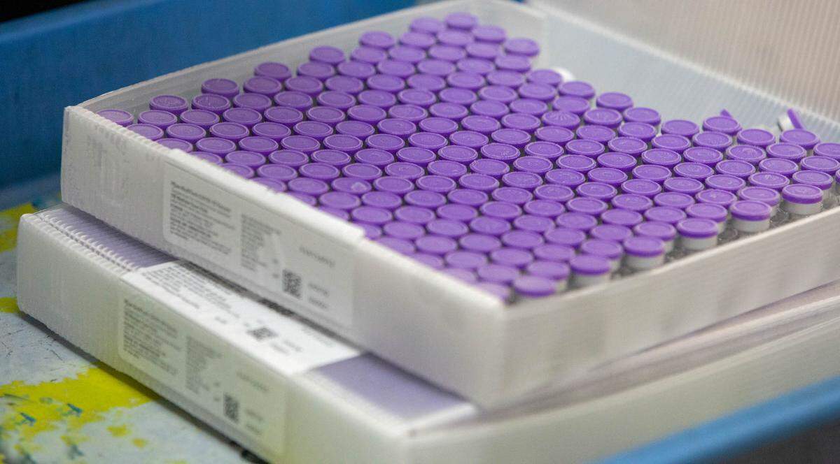 Pfizer/BioNTech Covid-19 vaccine arrival at MUSC. Some vials were removed from the freezer and moved to refrigerator for distribution in the first few days.