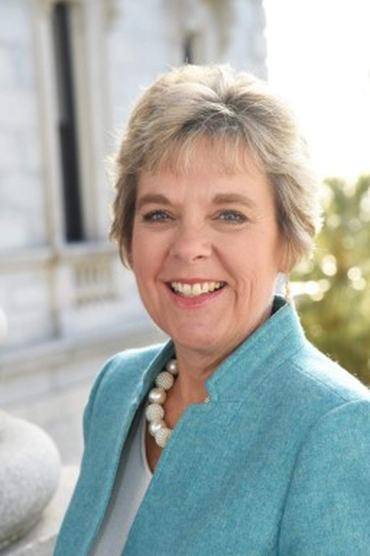 Marcia Adams