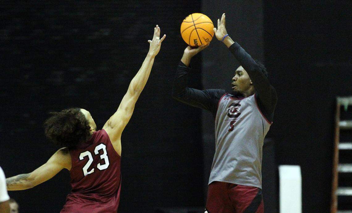 South Carolina guard Jermaine Couisnard (5) practices basketball on Tuesday, October 12, 2021.
