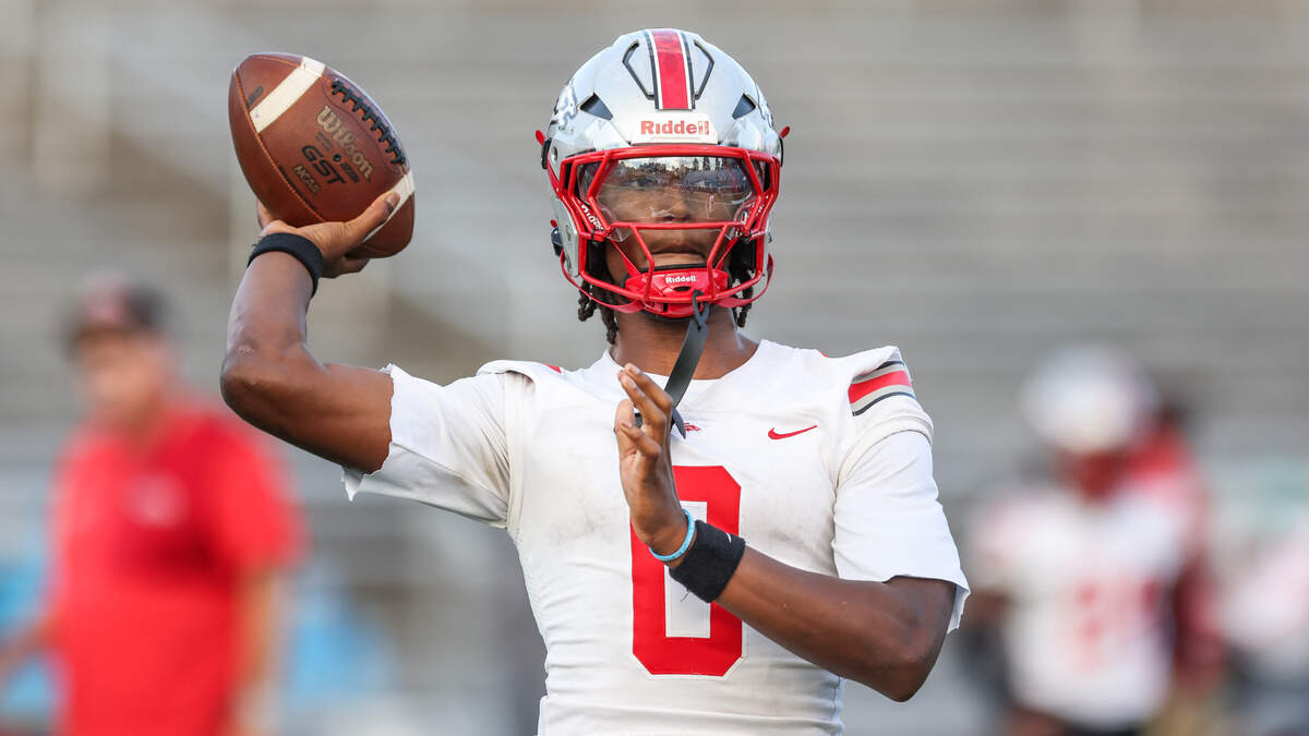 J'Zavien Currence (0) of South Pointe warms up before AC Flora’s game against South Pointe at Memorial Stadium on Friday, September 19, 2025.
