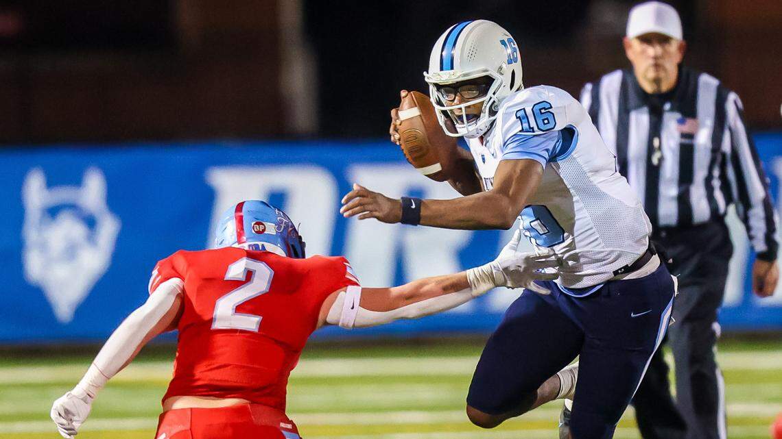 South Florence Lanorris Sellers (16) rushes past AC Flora Falcons outside linebacker Mason Little (2) in the 4A Lower State Championship Game at Memorial Stadium, Nov. 25, 2022.