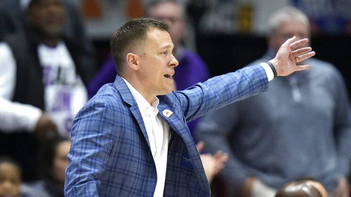Furman head coach Bob Richey directs his team against Chattanooga during an NCAA college basketball championship game for the Southern Conference tournament, Monday, March 7, 2022, in Asheville, N.C. 