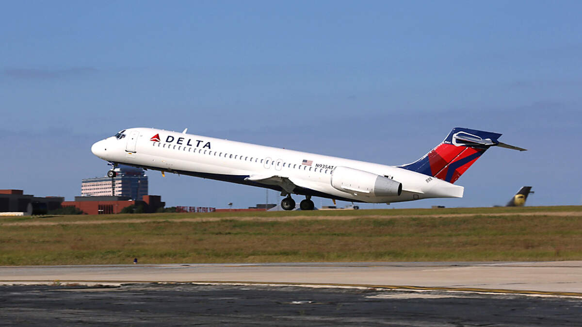 A Delta Airlines Boeing 717