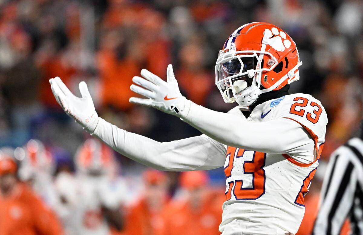 Clemson Tigers cornerback Ashton Hampton (23)