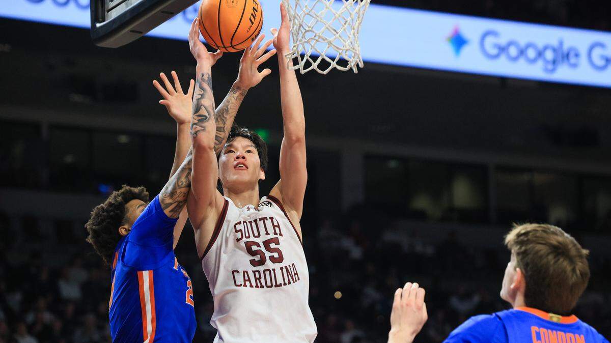 South Carolina's Mike Sharavjamts (55) attempts to score against Florida on Wednesday, January 28, 2026.