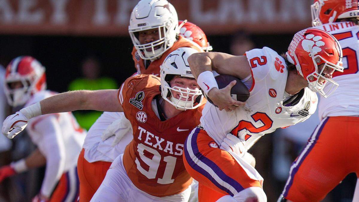 Texas Longhorns linebacker Ethan Burke (91)sacks Clemson Tigers quarterback Cade Klubnik (2) in the first half of an NCAA College Football Playoffs first round game at Darrell K Royal Texas Memorial Stadium, Austin, Texas, Saturday, Dec. 21, 2024.