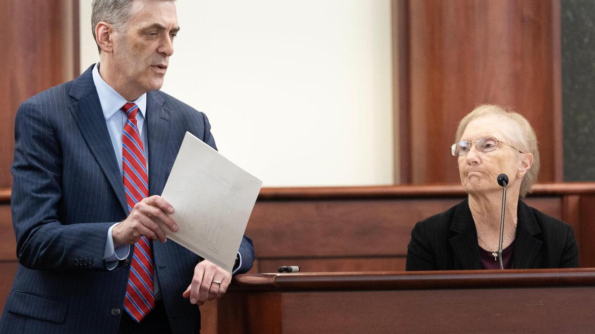 Solicitor Rick Hubbard examines a witness during the late Greg Leon’s 2023 trial for murder at the Lexington County Courthouse.