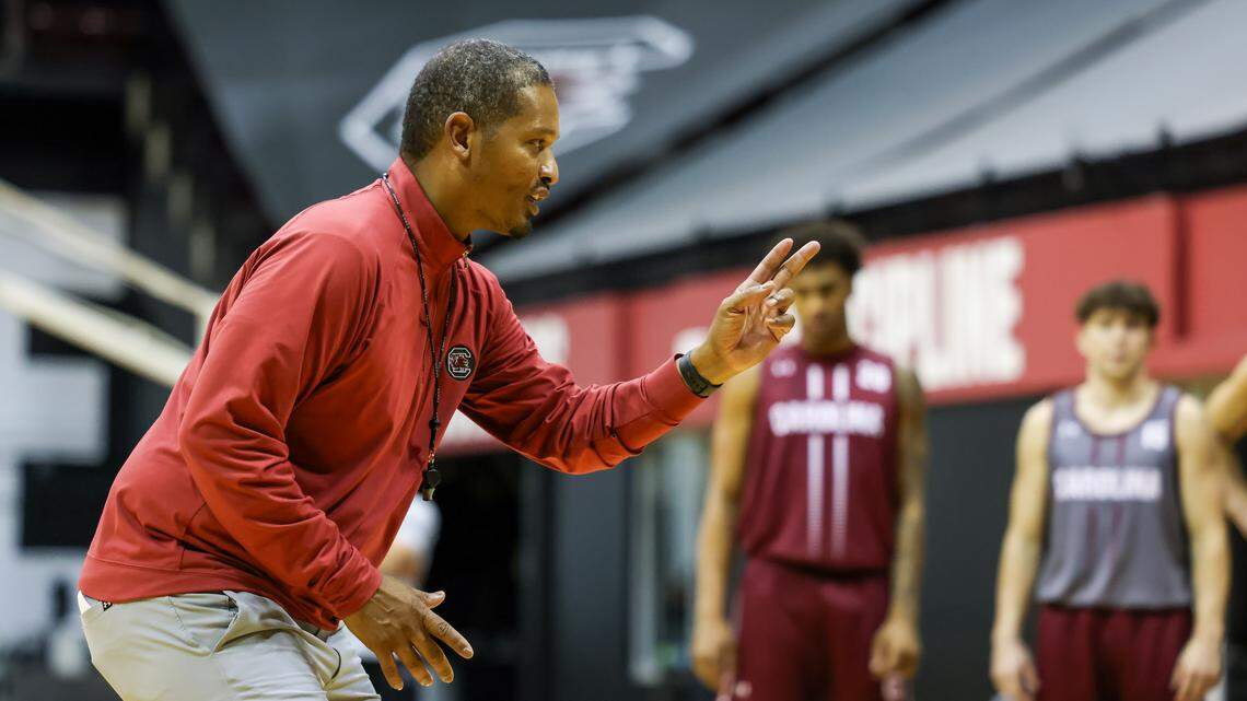 South Carolina head coach Lamont Paris works with his players during the Gamecocks’ practice at the Carolina Coliseum in Columbia on Thursday, October 2, 2025.