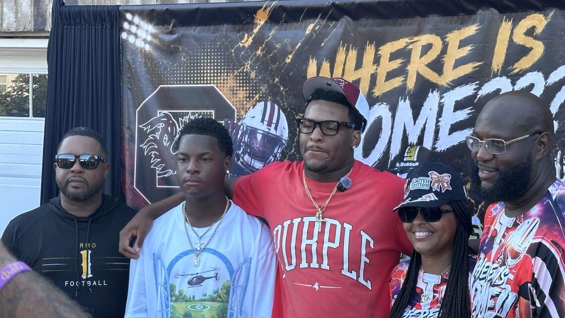 Four-star offensive lineman from Irmo commits to South Carolina