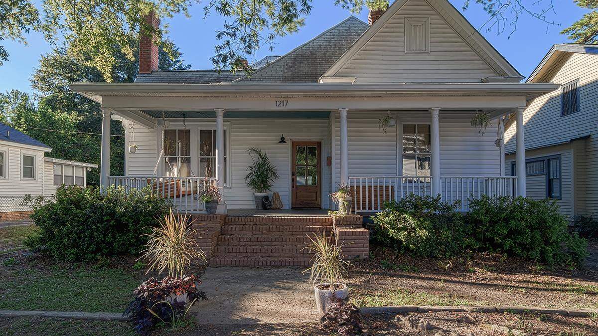 Dave and Wendy Bergmann renovated this Queen Anne Victorian-style home in Columbia’s Earlewood neighborhood to use as a short-term rental. 