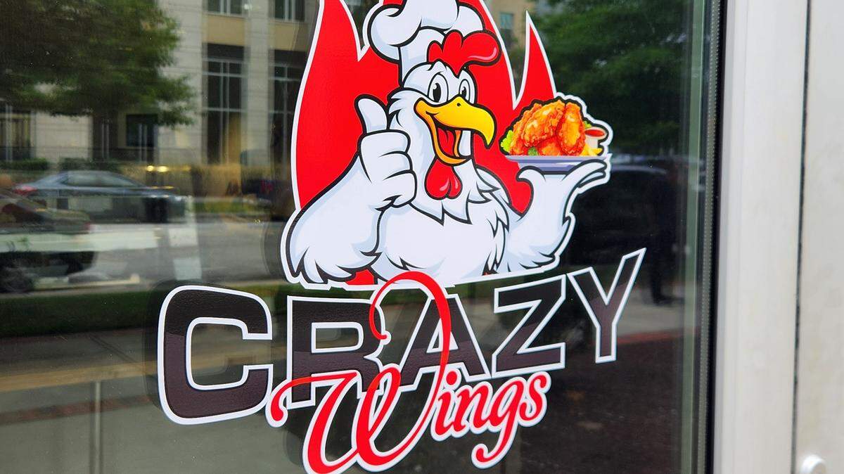 Crazy Wings, a chicken wing restaurant, has opened at 910 Devine St. in the 650 Lincoln development in Columbia’s Vista.
