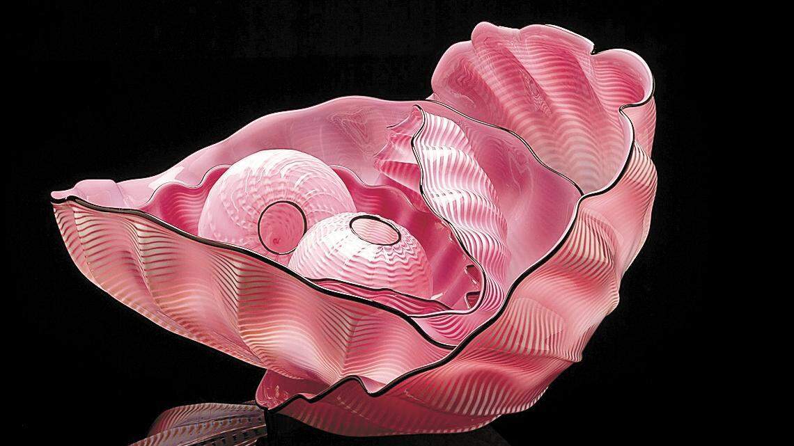 Dale Chihuly glass sculpture