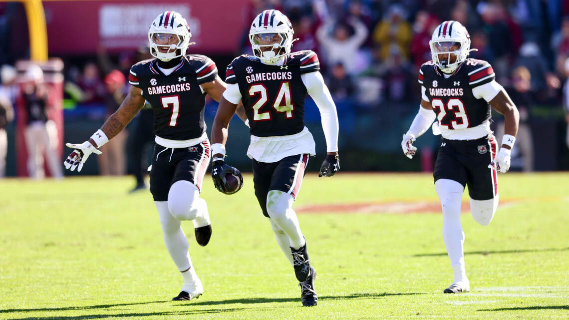 Thumbs up, thumbs down: Quick reactions to South Carolina’s loss against Clemson