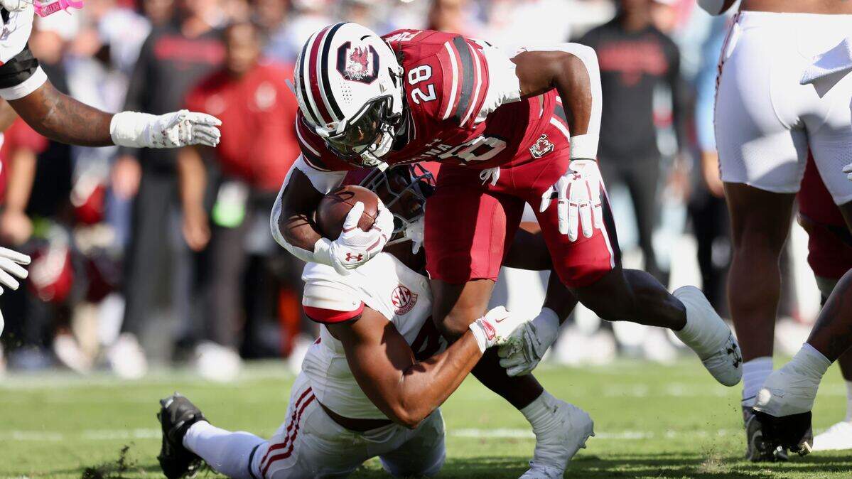 South Carolina running back Matt Fuller runs the ball Saturday against Alabama at Williams-Brice Stadium.