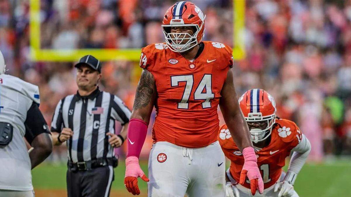 Clemson true freshman offensive lineman Brayden Jacobs (74)