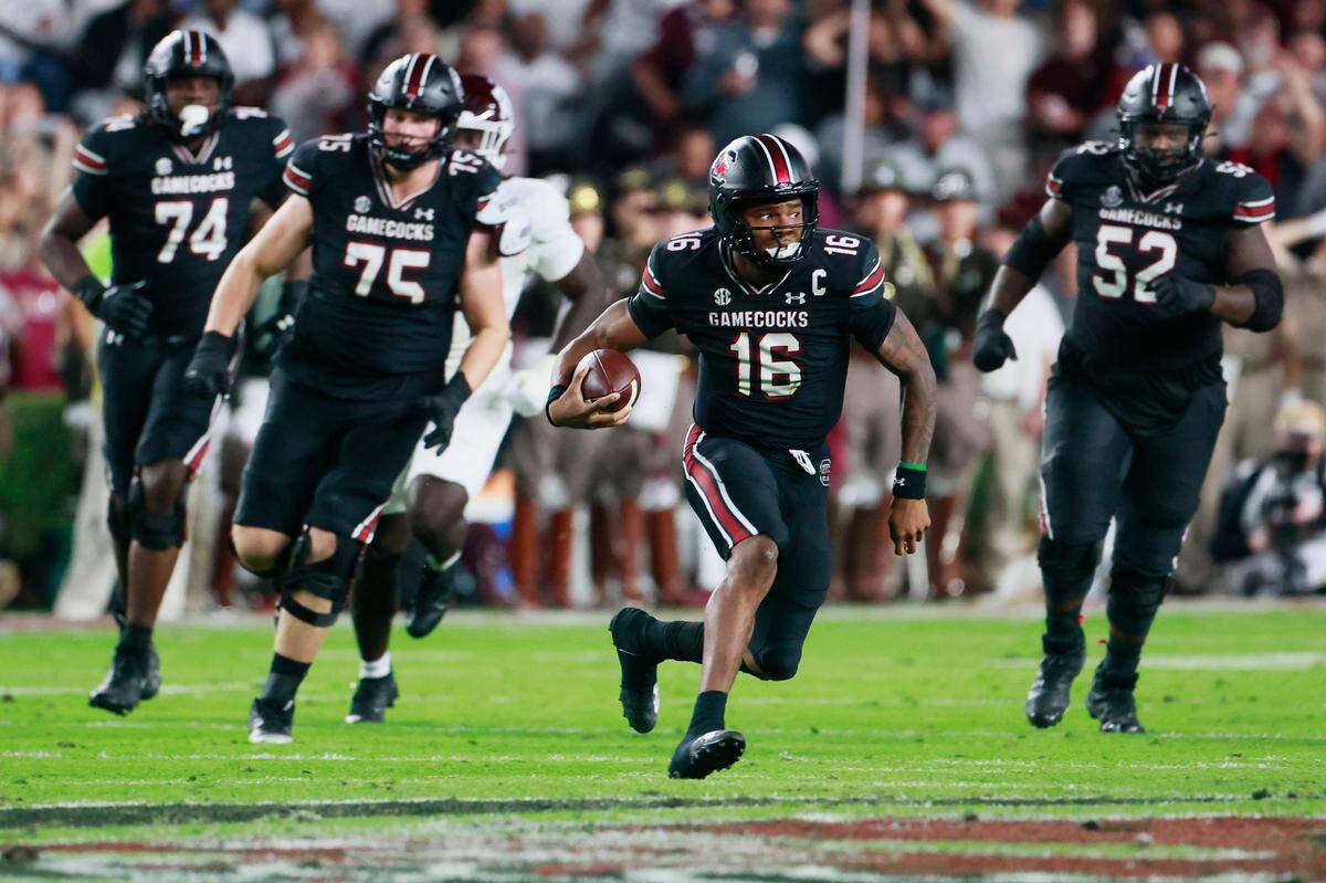 South Carolina quarterback LaNorris Sellers (16) plays Texas A&M at Williams-Brice Stadium on Saturday, November 2, 2024.