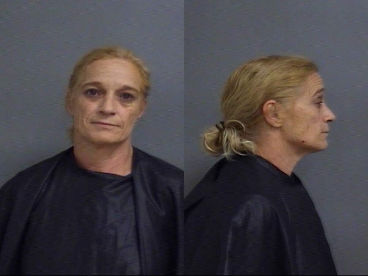 Andrea Ann Morris Murphy was charged with assault and battery after stabbing her boyfriend.