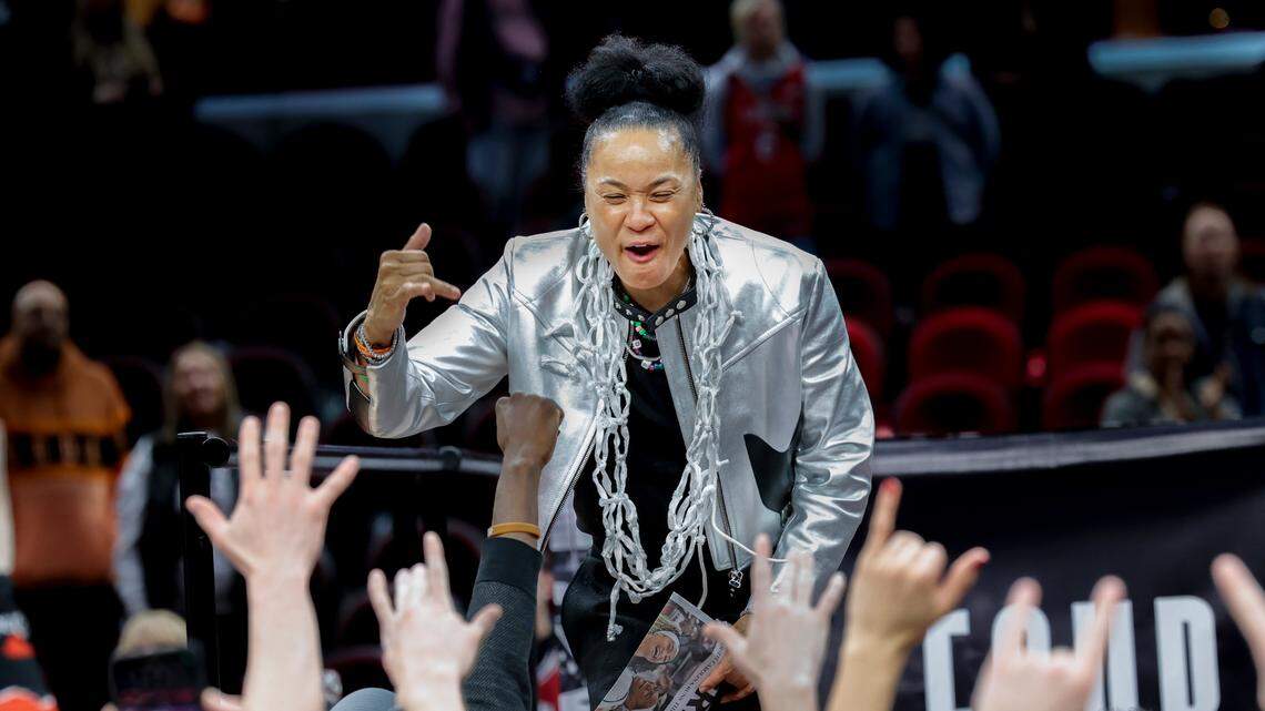 ‘The great Dawn Staley’ gets shout out on ‘SNL,’ but she wasn’t praised by a comedian