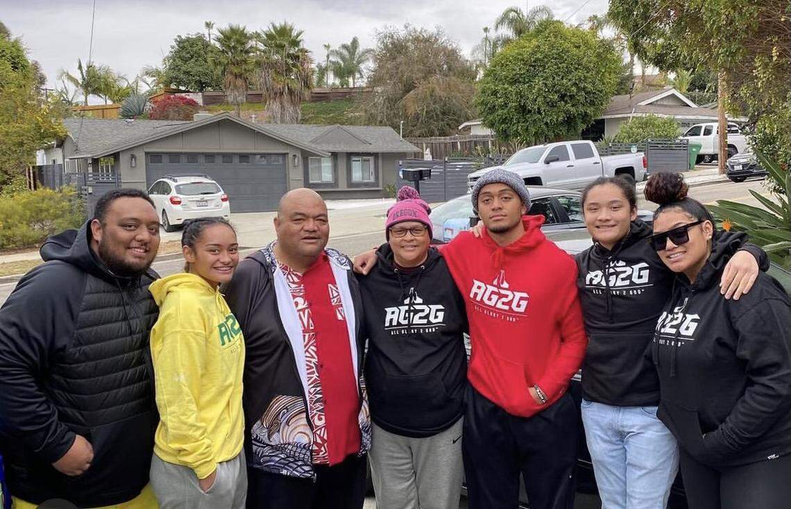 From left to right: Israel Paopao, Te-Hina, Paul, Diana, Isaia, Iosefa and Tiare gathered together to celebrate Christmas in 2020.