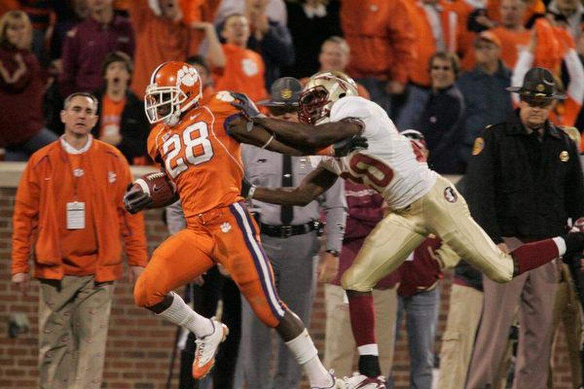 Clemson running back C.J. Spiller heads downfield for a long gain in the second quarter during the Tigers game against the Seminoles at Memorial Stadium in Clemson, SC, Saturday, November 7, 2009.