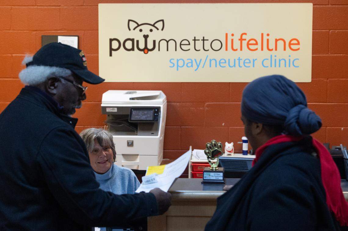 J.E. Wright and his daughter, Ayofemi Wright, pick up a feral cat after he was neutered at Pawmetto Lifeline on Friday, January 10, 2025.