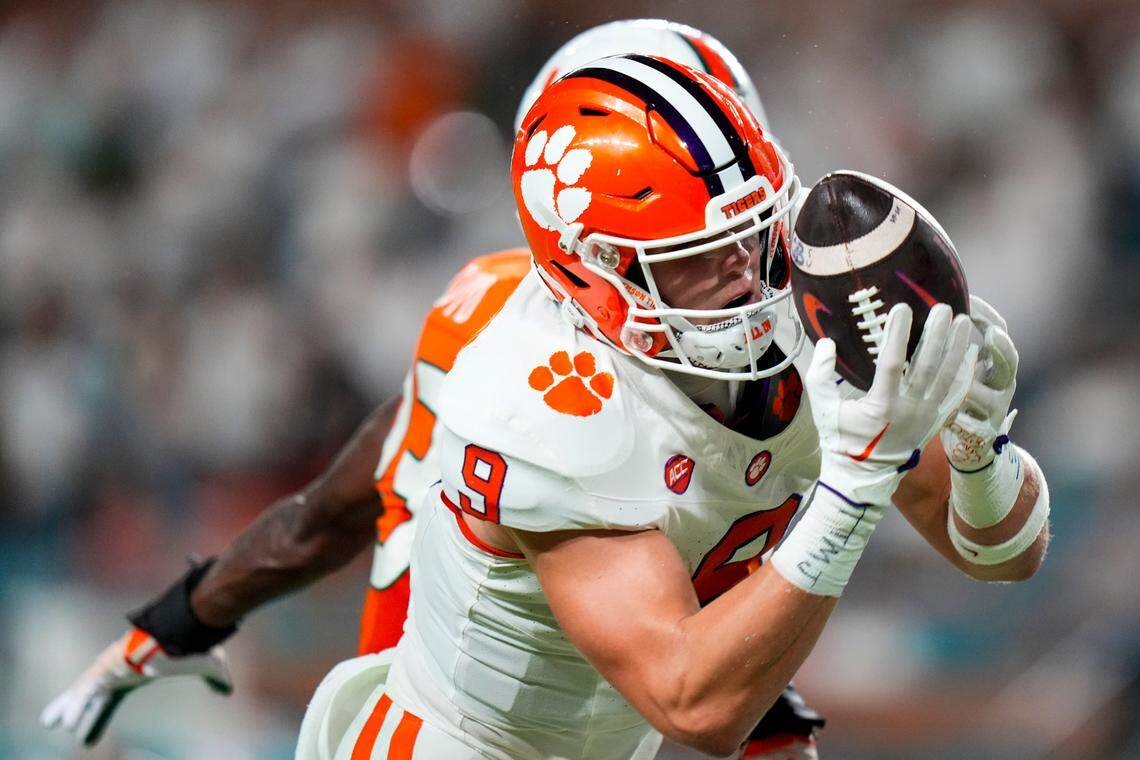 Oct 21, 2023; Miami Gardens, Florida, USA; Clemson Tigers tight end Jake Briningstool (9) makes a catch to score a touch down against the Miami Hurricanes during the second quarter at Hard Rock Stadium. Mandatory Credit: Rich Storry-USA TODAY Sports