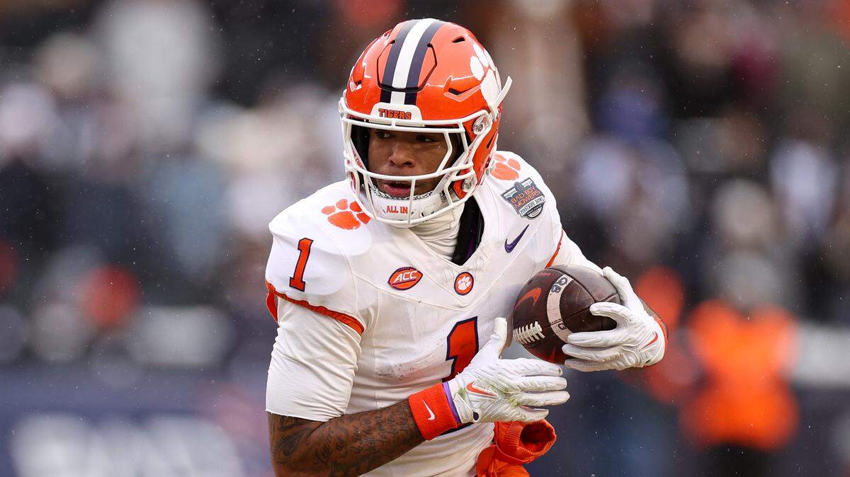 Clemson wide receiver T.J. Moore (1) will be a key piece of the Tigers’ offense during his 2026 junior season.