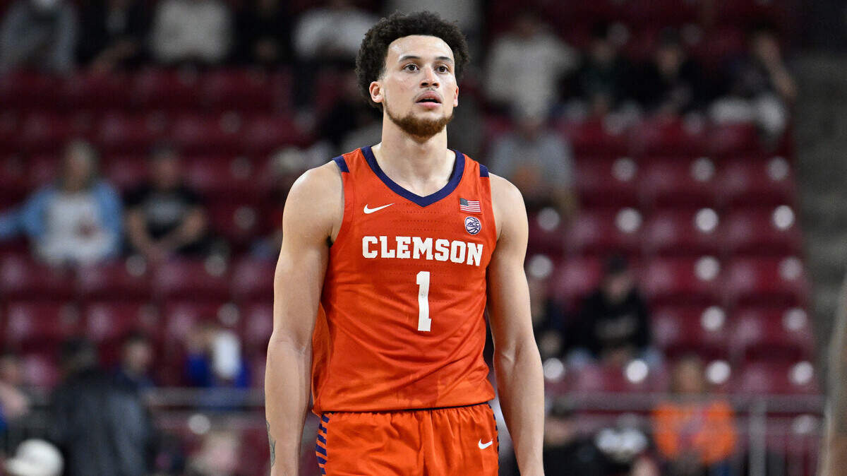 Clemson basketball guard Chase Hunter