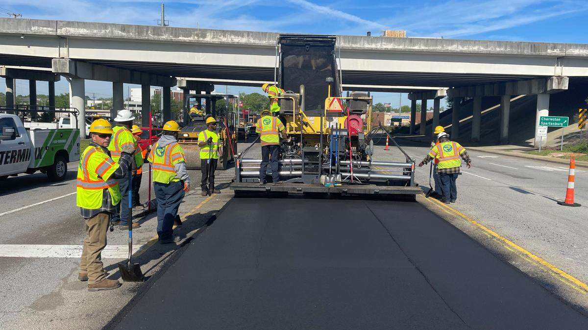 South Carolina Department of Transportation crews have adjusted traffic patterns on Garners Ferry and Leesburg roads ahead of work being done on I-77 starting Friday night.