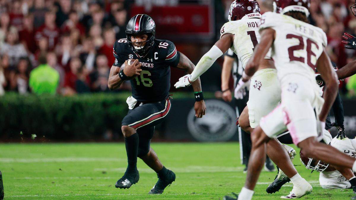 South Carolina quarterback LaNorris Sellers (16) 