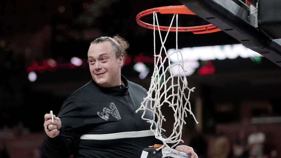 Meet the athletic trainer who helps keep the No. 1 USC women’s basketball team healthy