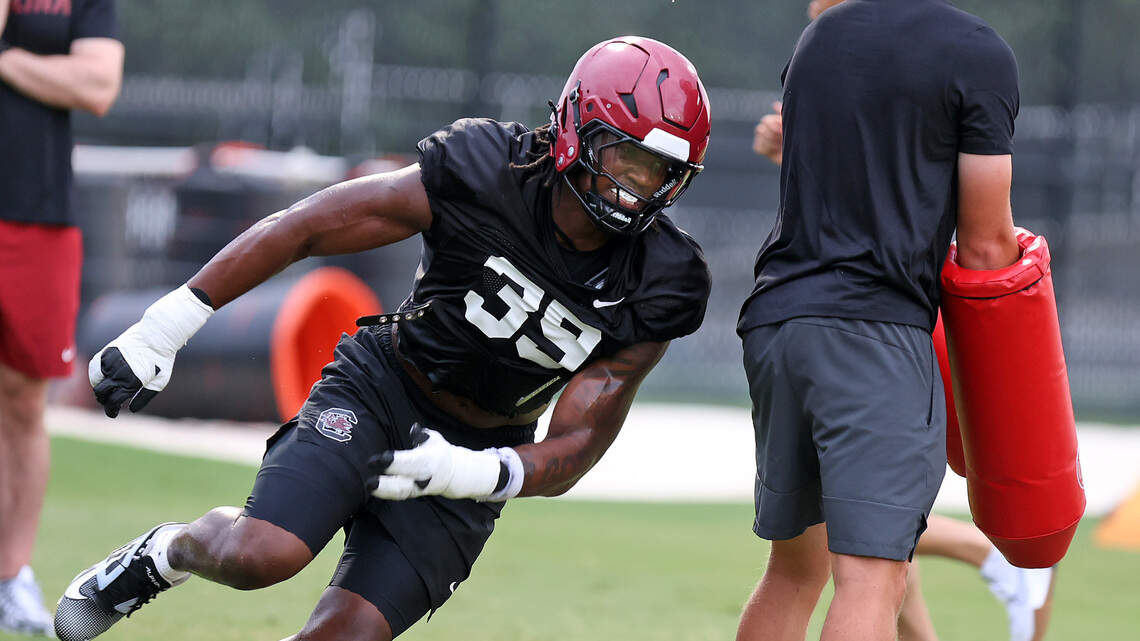 Caleb Herring left Tennessee for South Carolina. He’s in line for big role on defense