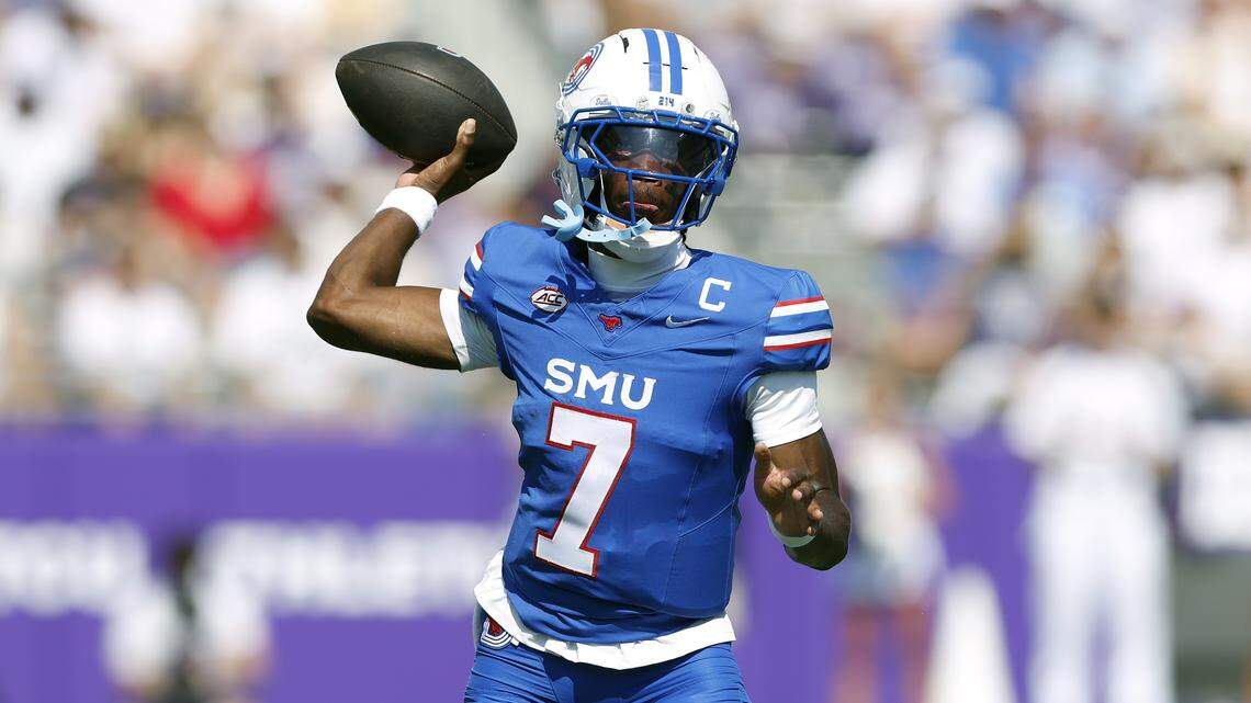 SMU starting quarterback Kevin Jennings (7)