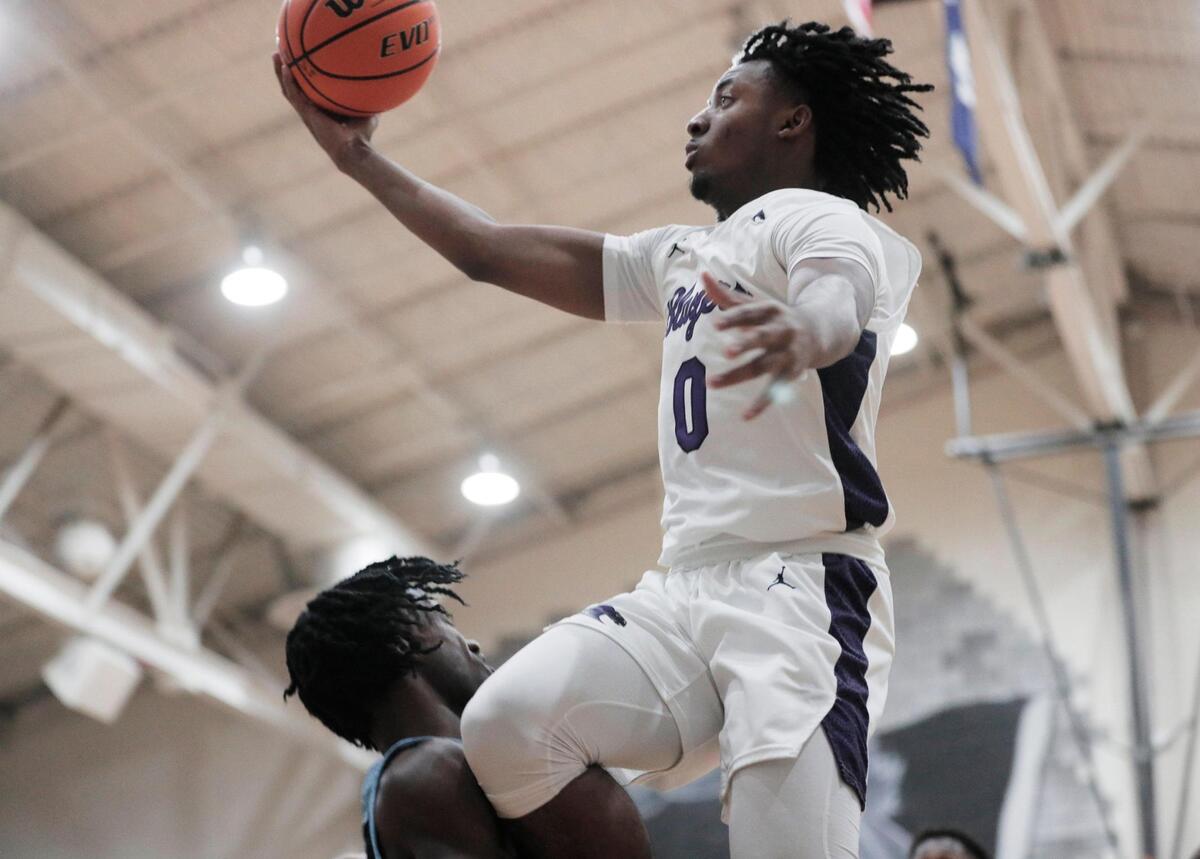 Ridge View’s DaVeon Thomas attempts to score against Dorman on Friday, February 26, 2021.