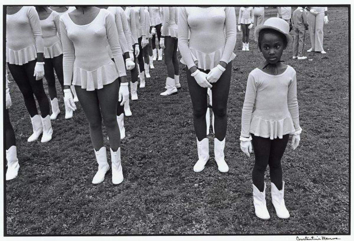 USA. Massachusetts. Boston. 1974. Lining up for Shrinners’ Parade, South End.