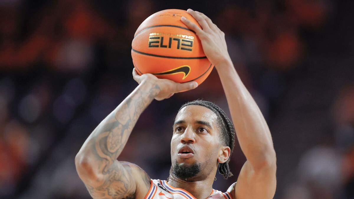 Clemson guard Dillon Hunter (2) shoots against Boston College in Clemson, S.C. on Tuesday, Jan. 13, 2026. (Travis Bell/SIDELINE CAROLINA)