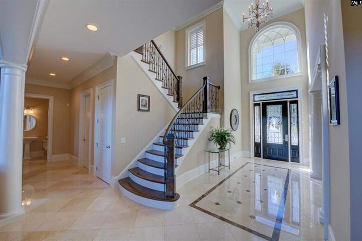 The entrance to Woodcreek Estate