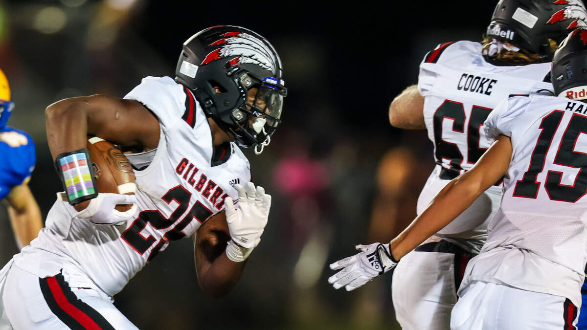 Gilbert Indians Jaden Allen-Hendrix (25) rushes against the Lexington Wildcats during their game at Lexington High School Friday, Sept. 16, 2022.