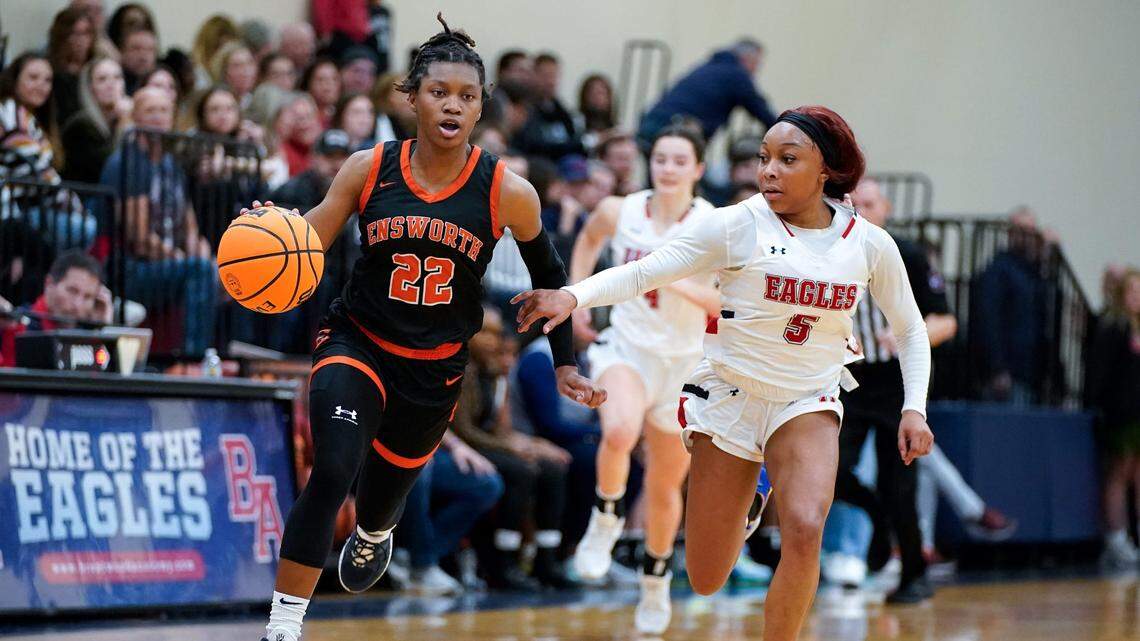 Ensworth’s Jaloni Cambridge (22) advances with the ball past Brentwood Academy’s Trinity Fields (5) during the fourth quarter at Brentwood Academy in Brentwood, Tenn., Friday, Jan. 13, 2023. Ba Ensworth Bb 011323 An 017